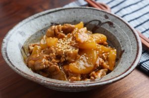【簡単レシピ】大根と豚バラ肉のコチュジャン煮込み